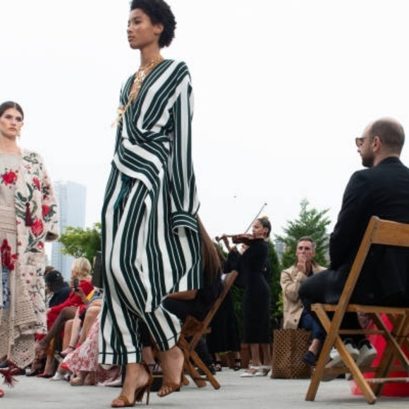 $1,790 OSCAR DE LA RENTA GREEN STRIPE ASYMMETRIC SACH CREPE BLOUSE US 0 - Picture 8 of 10